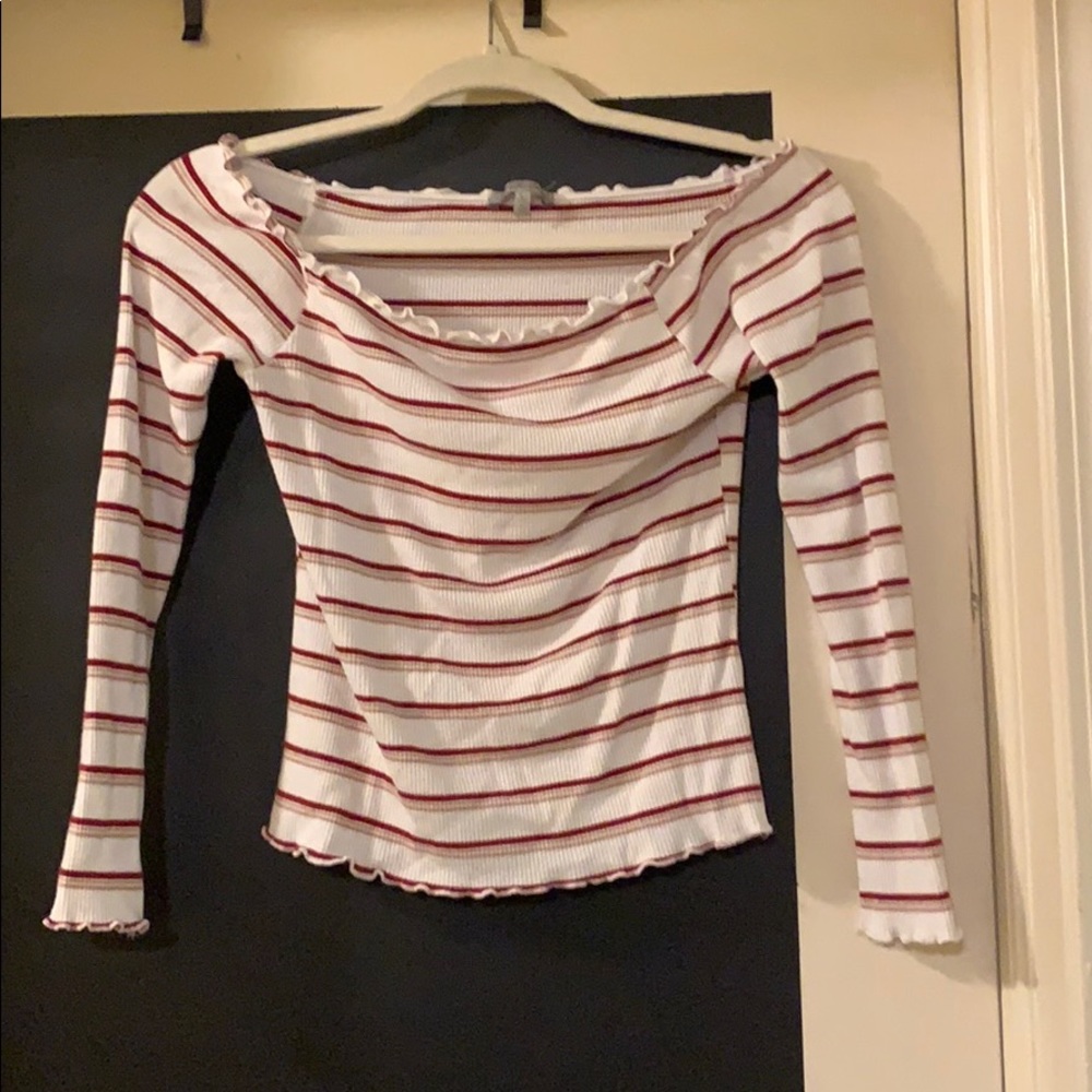 Ruffled long sleeve crop top